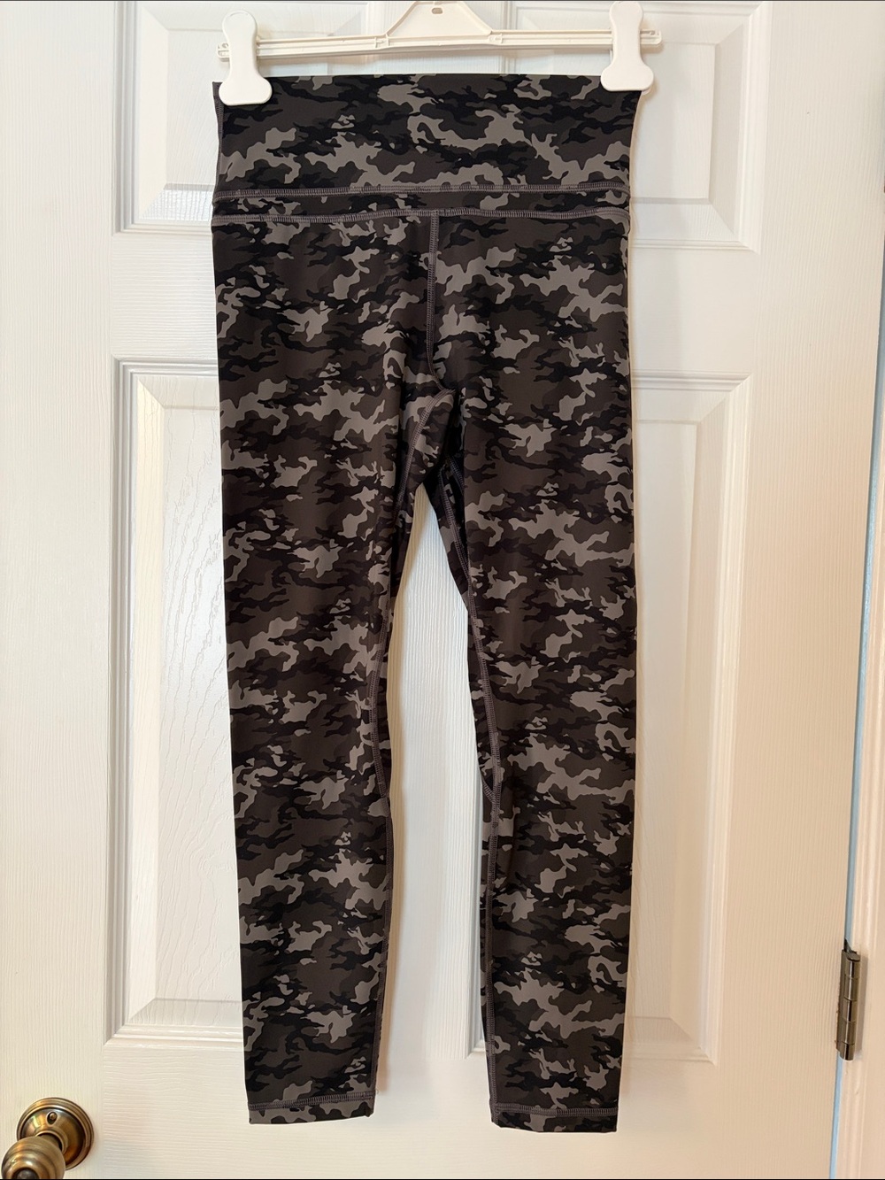 CRZ YOGA women’s Camo Leggings - Black & Gray